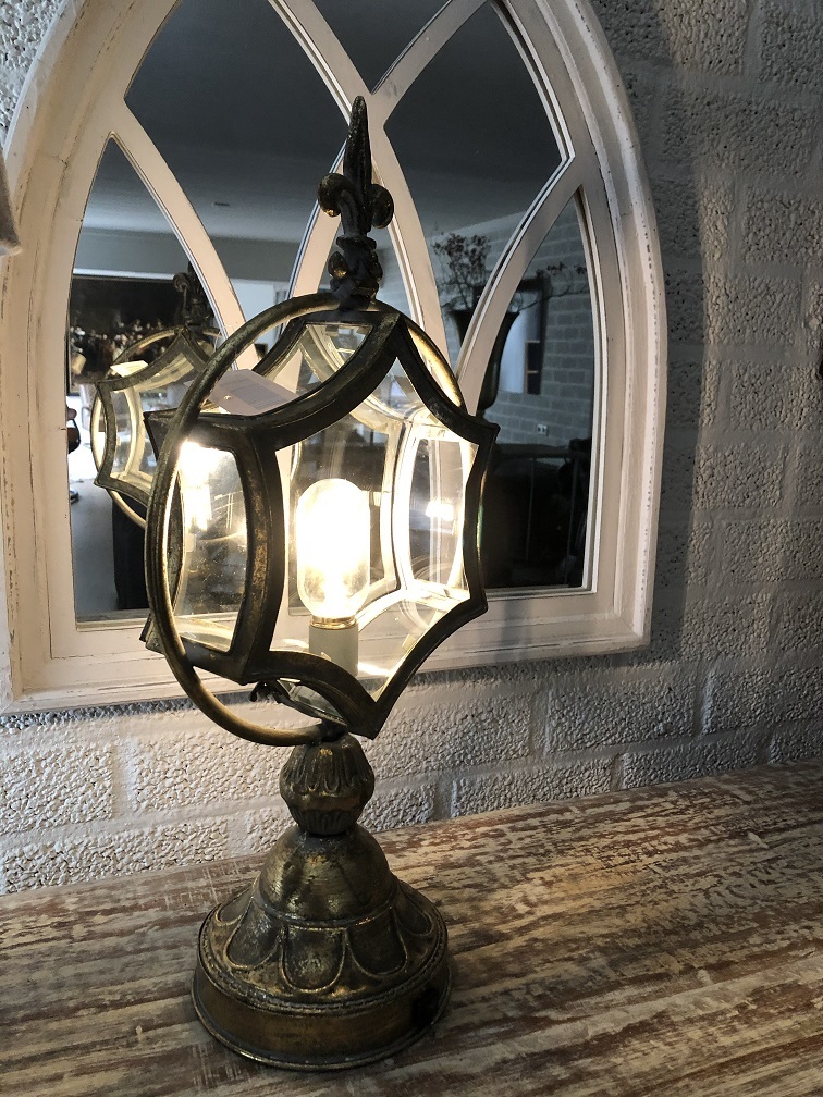 Star shaped clearance table lamp
