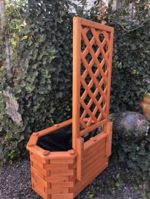 Bloembak, plantenbak, van massief hout met prachtig bewerkte pergola