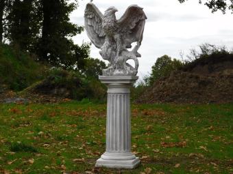 Statue Adler auf Sockel – 127 cm – Stein