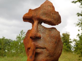 Statue „Der Flüsterer“ XL – 58 cm – Gusseisen