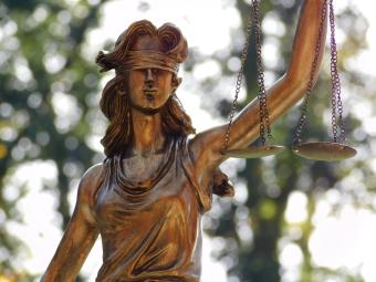 Justitia XL Statue – 83 cm – Goldfarben – Polystone