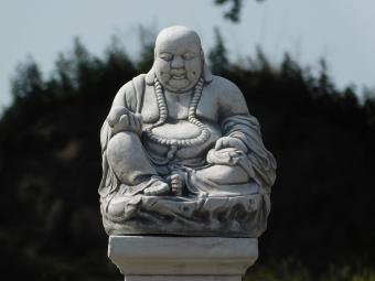 Buddha auf Sockel - 55 cm - Steenzuletzt