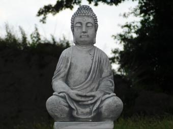 Einmalig: Buddha auf Sockel - 83 cm - Stein