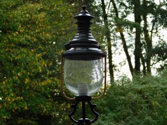 Klassieke Buitenlamp - 71 cm - Zwart - Vierkante Voet met Ronde Kap - Alu en Messing