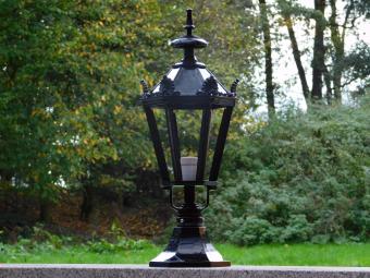 Klassieke Buitenlamp Zwart - 63 cm - Kap met Kronen op Zeskantige Voet - Alu
