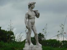 Statue David on Large Pedestal | 127 cm High | Stone | White and Grey Shades