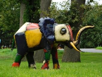 Handgefertigter, farbiger Elefant ''Kito'' – 100 x 65 cm – Metall