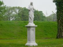 Herz-Jesu-Statue auf Sockel - massiver Stein