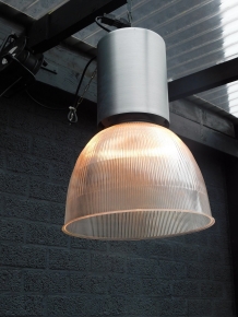 Fraaie grote metalen antieke industriële  hanglamp met fraaie lichtkap.