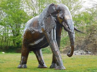 XXL-Elefant, handgefertigt – Metall – ca. 225 x 250 cm – Braune Ausführung