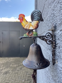 Türpfostenglocke - Gusseisenhahn in Farbe