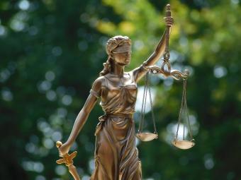 Beeld Vrouwe Justitia - Brons-look - 35 cm - Polystone