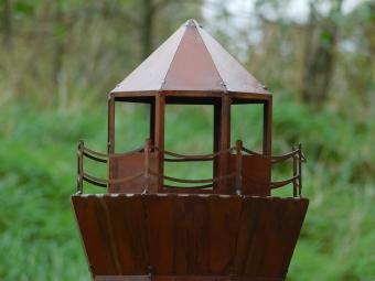Klassischer Leuchtturm aus Metall XL – 130 cm – Rostoptik – Garten- und Innendekoration