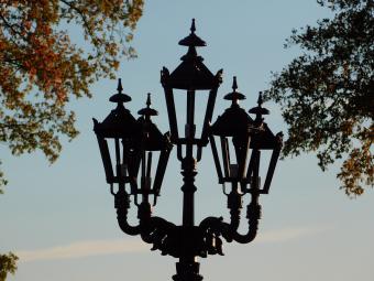 Laternenpfahl XL mit 5 Lampen – Schwarz – 325 cm – Aluminium