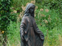 Beautiful ecclesiastical statue of Mary, made of polystone