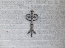 Wall/beam anchor with screw holes, cast iron, beautiful beautiful anchor!!!