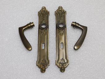 Set Deurbeslag Nosta – Klinken + Lange Deurplaten BB 72 – Antiek Messing