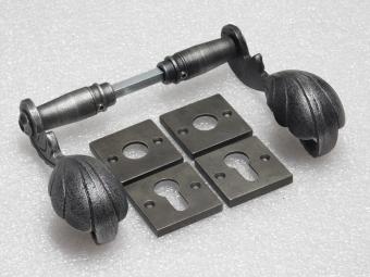 Set Klinken Vienna + Klink- en- Slotrozetten Vierkant - Gietijzer Verzinkt