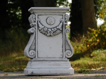 Elegant Pedestal - 31 cm - Stone