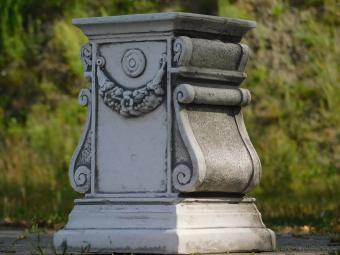 Elegant Pedestal - 31 cm - Stone