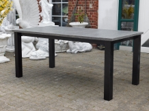 Exclusieve tuintafel - graniet met stalen frame