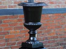 Sturdy garden vase - black - cast iron