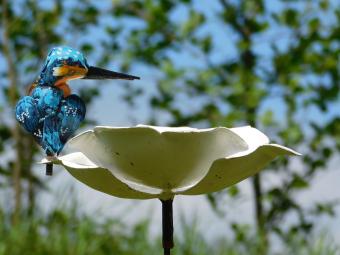 Garden Stick Flower with Kingfisher - Metal - White Garden Flower