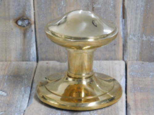 1 x Door knob with base rosette brass polished, non-rotatable.