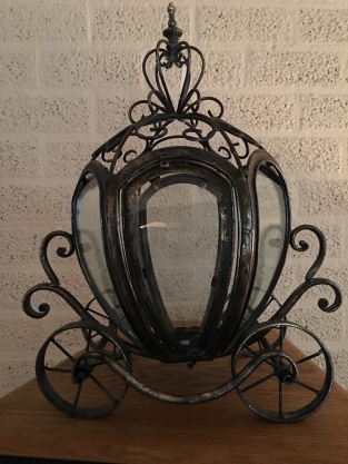 Metal carriage candle holder, very beautiful!!