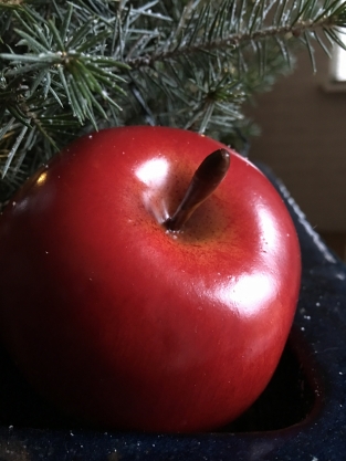 Schöner echt aussehender Apfel, siehe Fotos