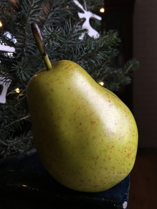 Beautifully real-looking pear, see the photos!!