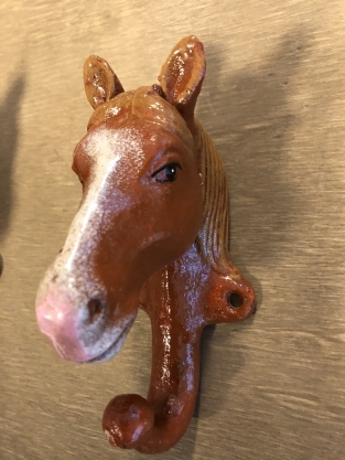 3 x horse heads as a coat rack is a beautiful barn decoration, various colors.