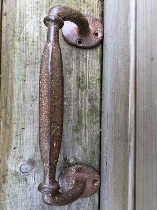 Deurgreep round-base van massief ijzer - groot- rust-bruin gecoat.