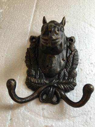 Horse head with double hook - Cast iron - Bronze