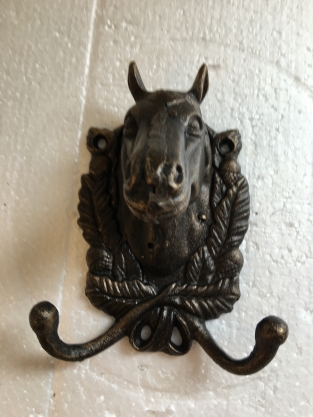 Horse head with double hook - Cast iron - Bronze