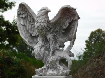 Statue Adler auf Sockel – 127 cm – Stein