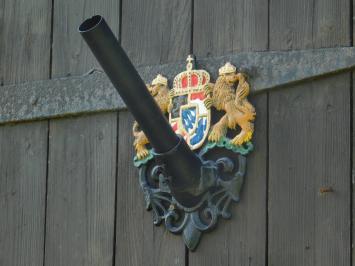 Flagpole holder with Royal Emblem – Powder-coated cast iron