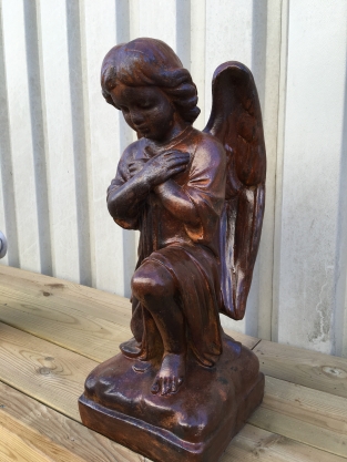 1 Angel - weatherproof, kneeling, full of stone oxide