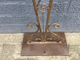 Welcome sign metal on stand, wrought iron brown