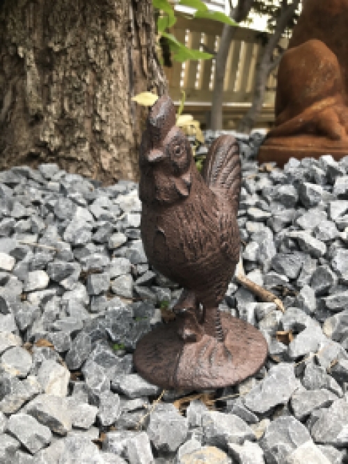 Statue of a rooster, made of cast iron