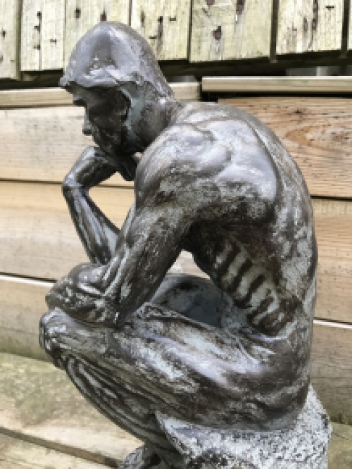 Mooi beeld van de denker ''THE THINKER'', polystone beeld