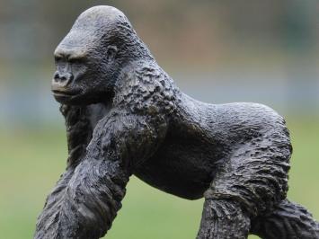 Bronzestatue Gorilla auf Marmorsockel