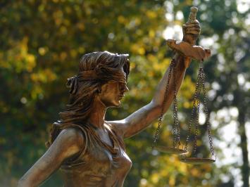 Justitia XL Statue – 83 cm – Goldfarben – Polystone