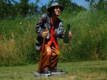 Skulptur „Alter Mann mit Spazierstock und Trinkflasche“ – 90 cm – Polystone