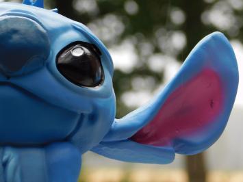 Figur „Stitch“ – 28 x 33 cm – Polystone
