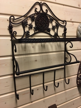 Wall rack , wrought iron, old-rust look, with 1 storage layer and 5 coat hooks.