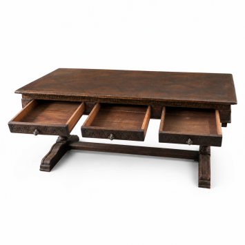 Unique antique wooden desk with wood carvings – classic look
