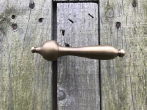 1 Door latch / door handle, made of patinated brass, including mandrel
