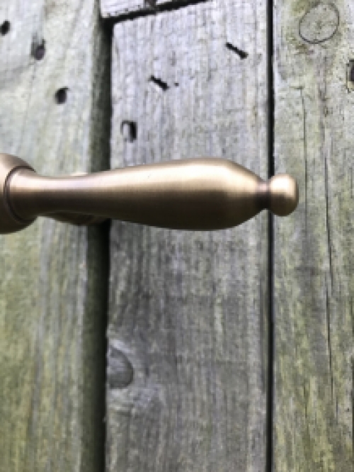 1 Door latch / door handle, made of patinated brass, including mandrel