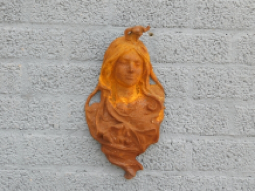 Vrouwenhoofd, Art Nouveau - sculptuur, gemaakt van gietijzer